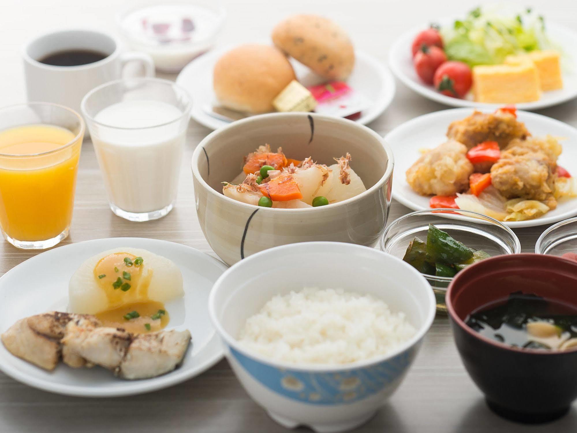 Sotetsu Fresa Inn Yokohama Totsuka Bagian luar foto