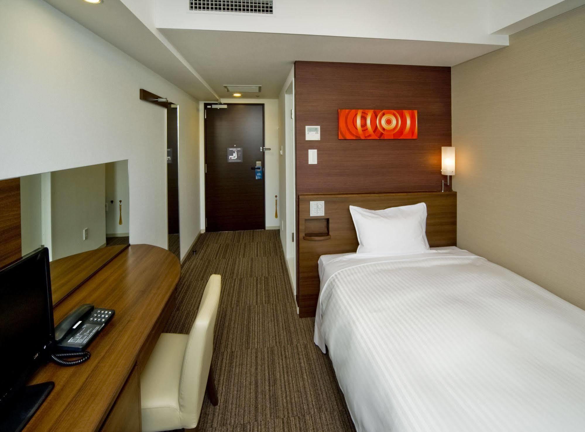 Sotetsu Fresa Inn Yokohama Totsuka Bagian luar foto